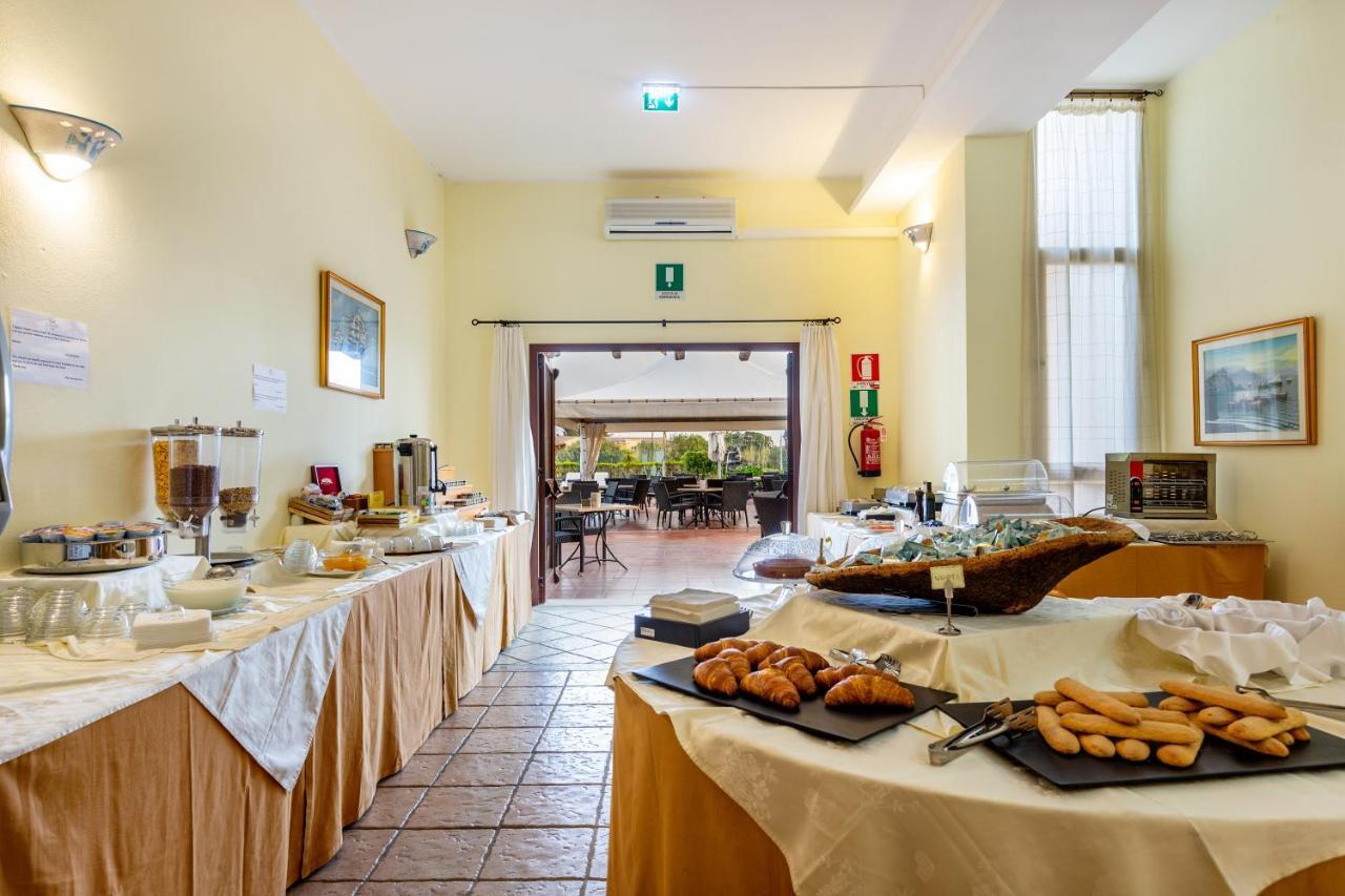 Hotel Le Mimose San Teodoro  Exterior foto